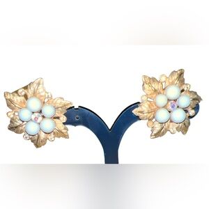 Vtg 40’s Signed Charel Gold Tone White Bakelite Crystal Floral Clip On Earrings*